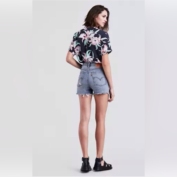 NWOT Levis Wedgie Fit Denim Jean Short Cutoff Raw Hem Distressed Womens Size 27 - Picture 4 of 12